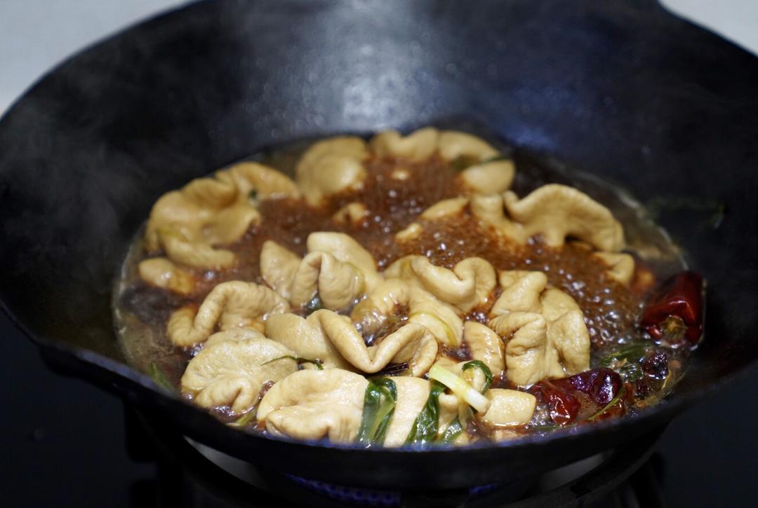 厨师长教你：“卤水肥肠”的正宗做法，满满的干货