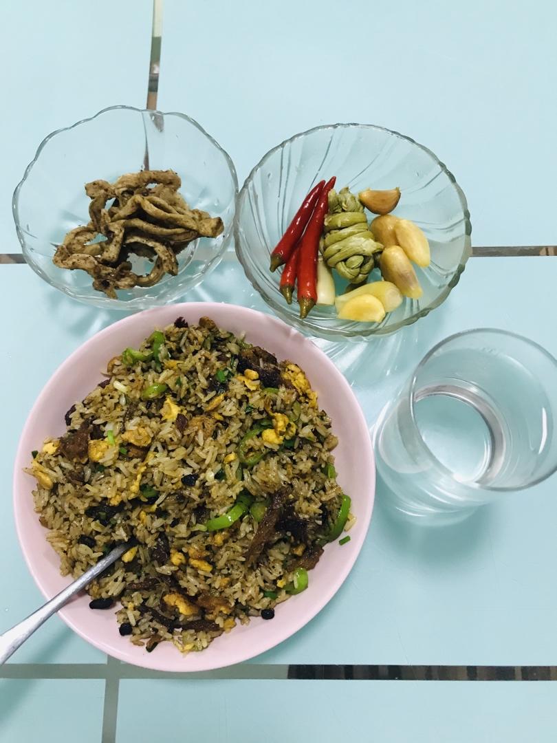 豆豉鱼炒饭
