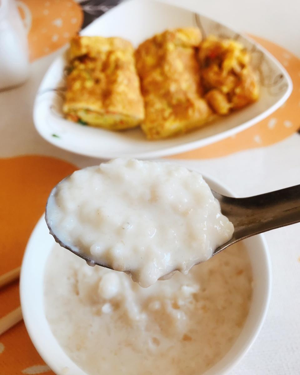 精致营养早餐牛奶燕麦粥