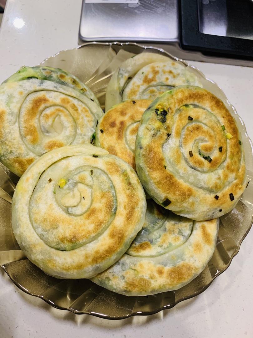 韭菜饼{薄皮大馅圈饼}