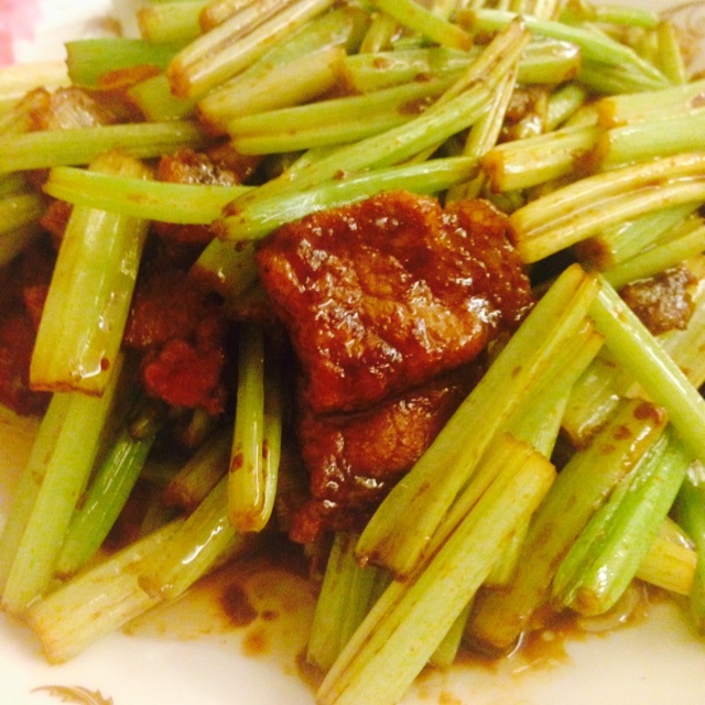 芹菜炒肉
