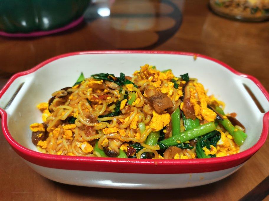 路边摊风味炒方便面