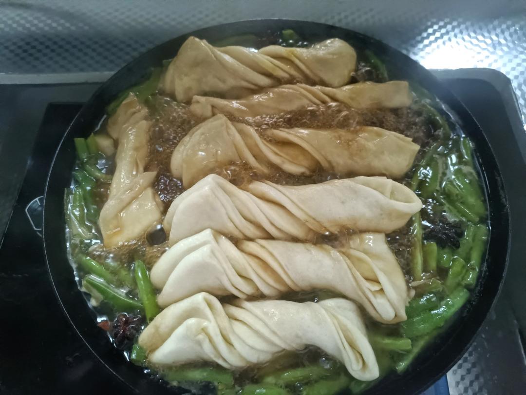 超好吃的【东北排骨烀饼一锅出】东北铁锅炖、“小猪盖被”