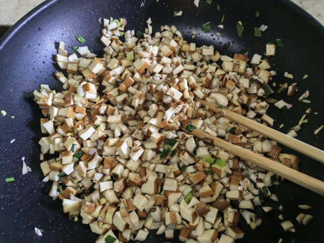 青菜、香菇、豆干、（素包子）