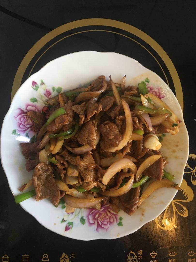洋葱爆孜然牛肉
