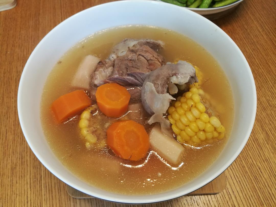 筒子骨山药胡萝卜玉米汤