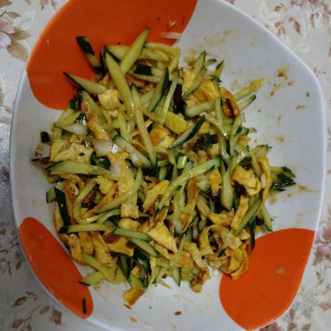 夏天来了--鸡蛋黄瓜凉菜
