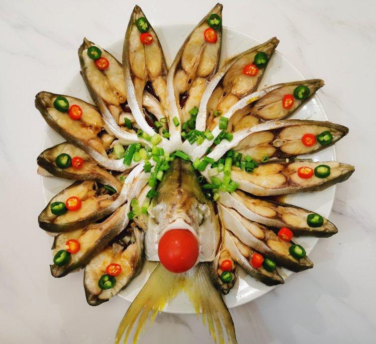 菜子厨房做的年夜菜必备全家都爱的孔雀开屏清蒸鳊鱼