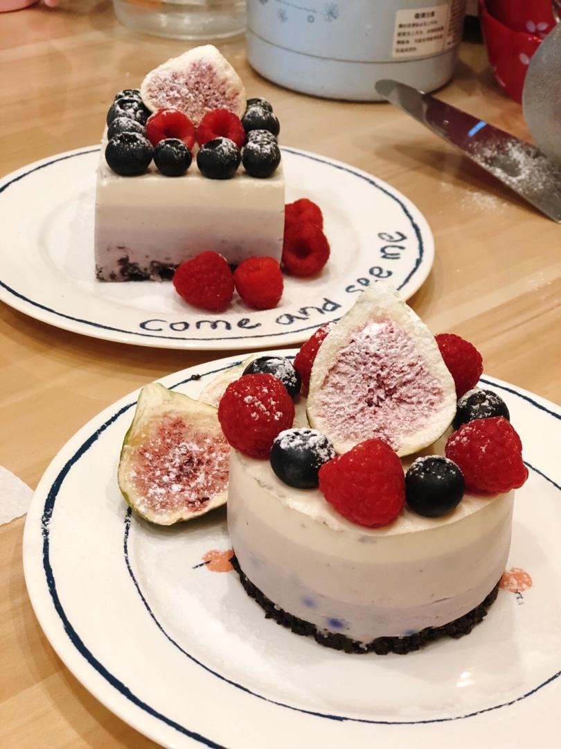 渐变芝士蓝莓蛋糕
