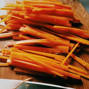 芹菜胡蘿蔔水餃的做法 步骤1