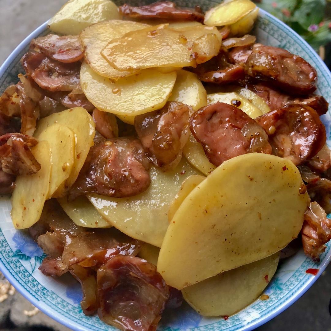 土豆片炒香肠