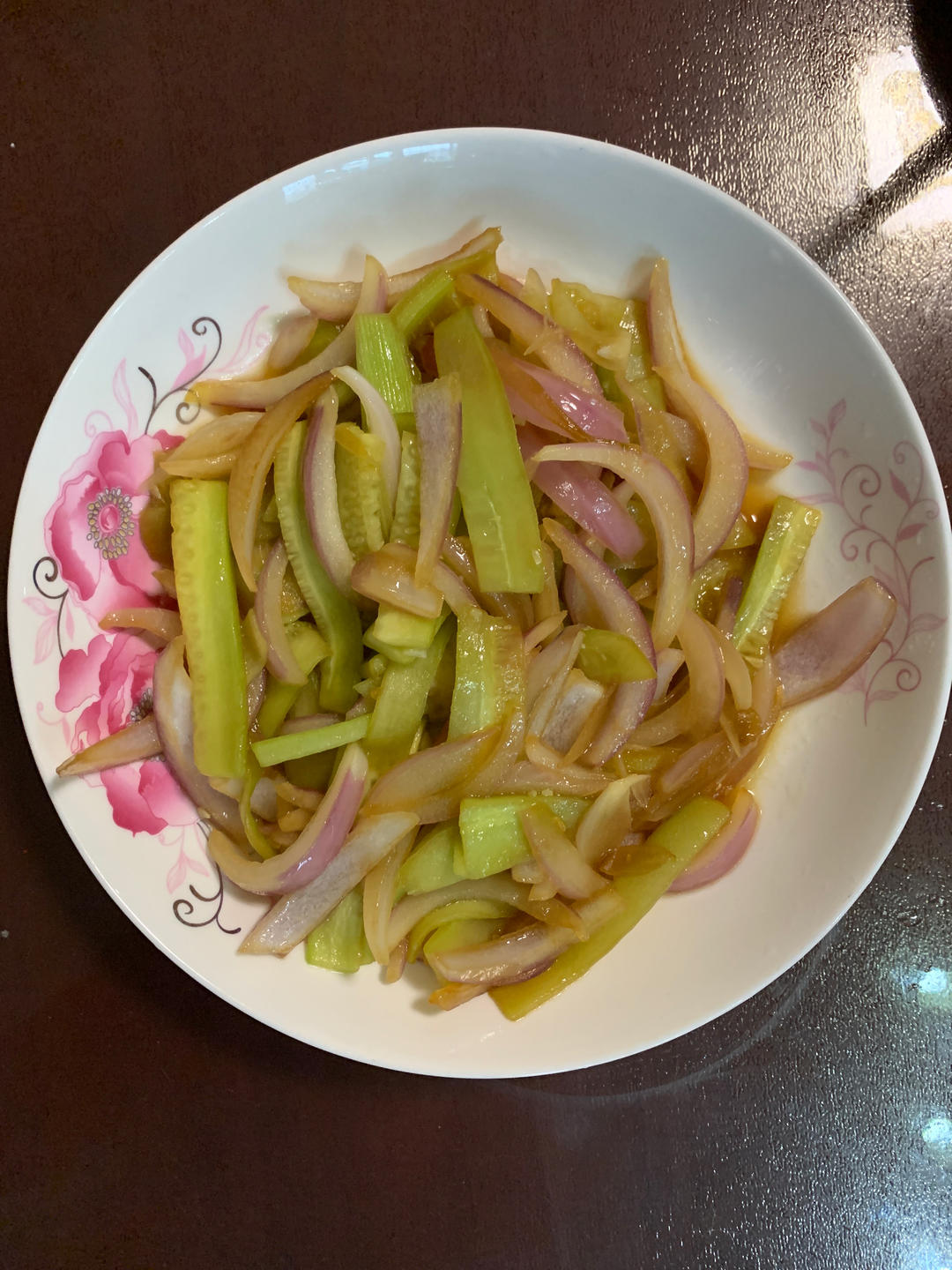 洋葱炒黄瓜  😋好吃极了