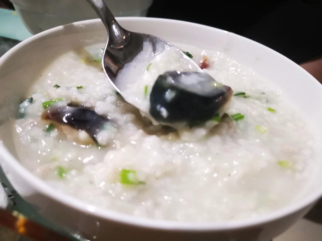 十五分钟快手之香滑皮蛋瘦肉粥(附五分钟电饭煲电压力锅更快捷方法)