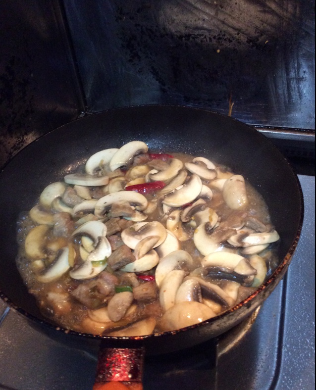 蘑菇炒肉片