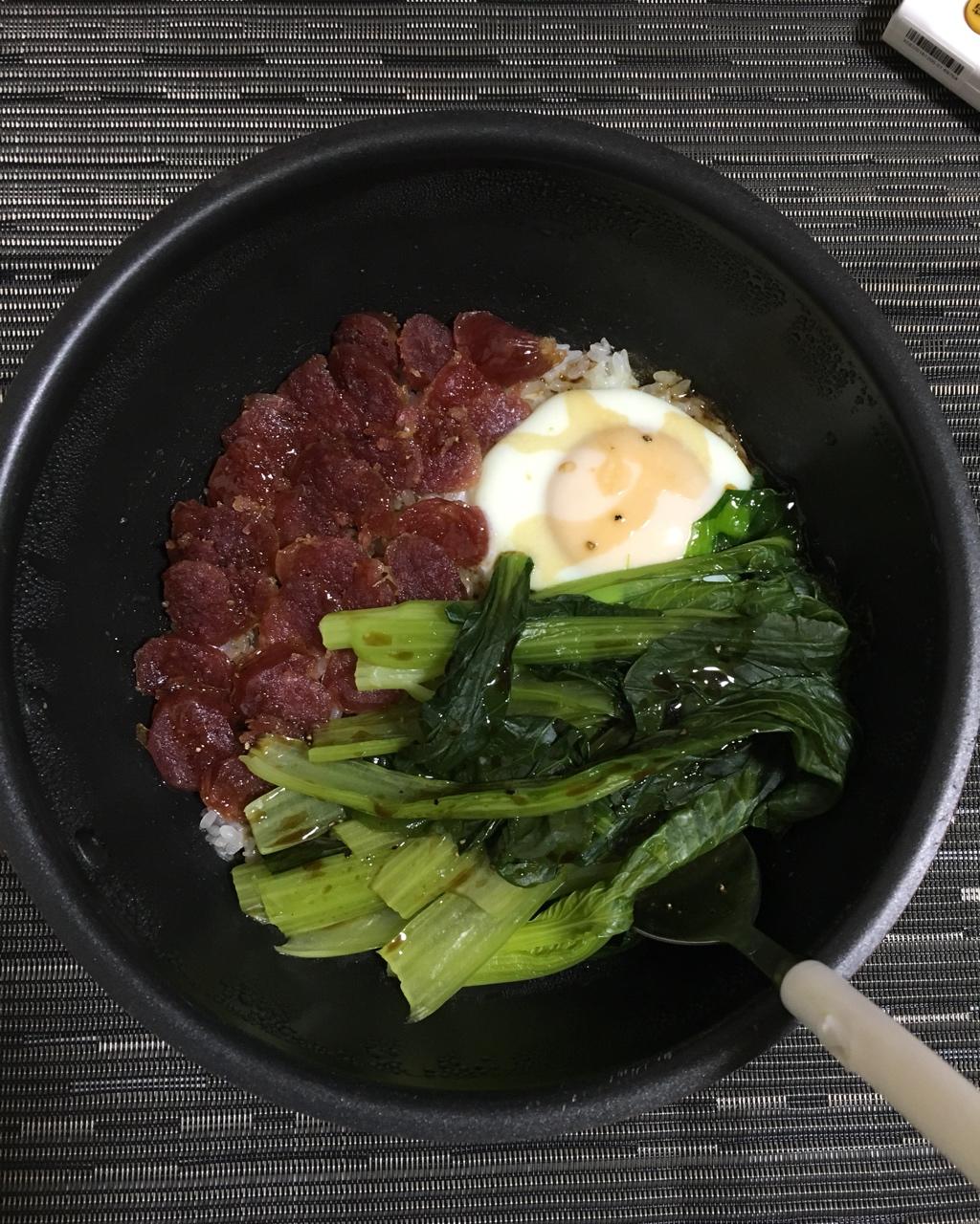 广式腊味煲仔饭