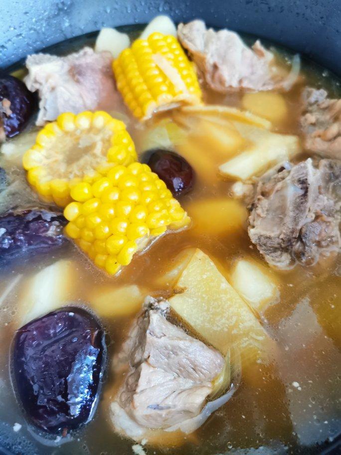 🔥最适合秋天喝的山药排骨汤，味道清甜鲜美，健脾养胃❗️