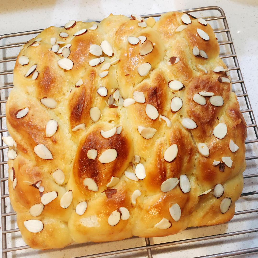 杏仁奶酥面包