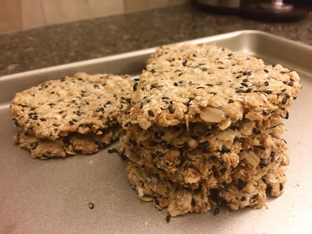素食:有机燕麦芝麻大饼干