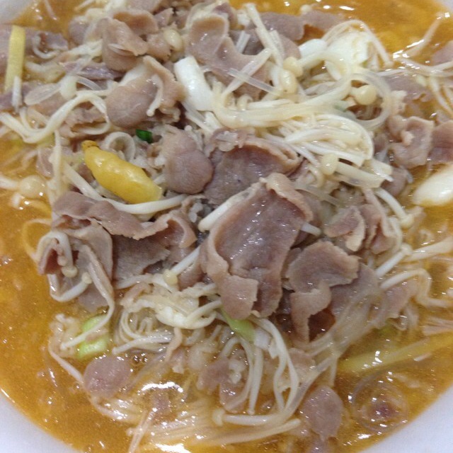 金针菇肥牛番茄锅