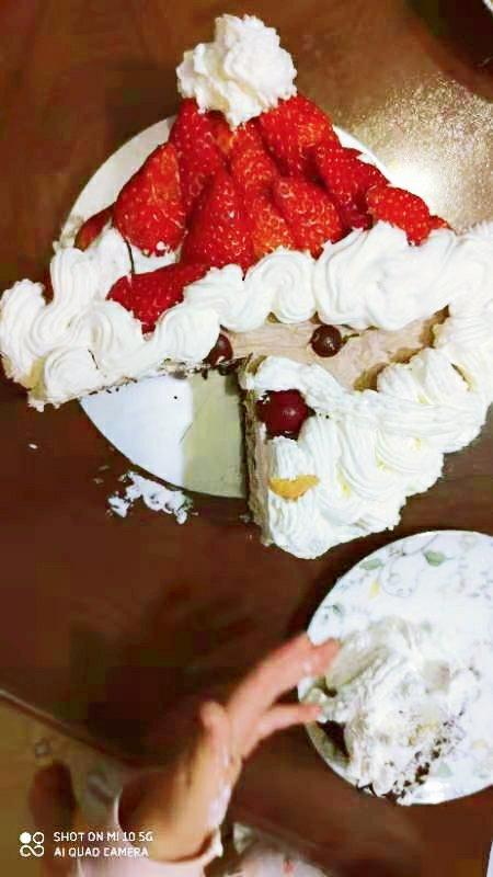 萌萌哒圣诞老人草莓奶油蛋糕