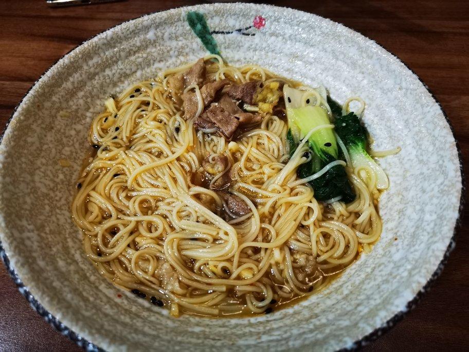 酸汤肥牛面