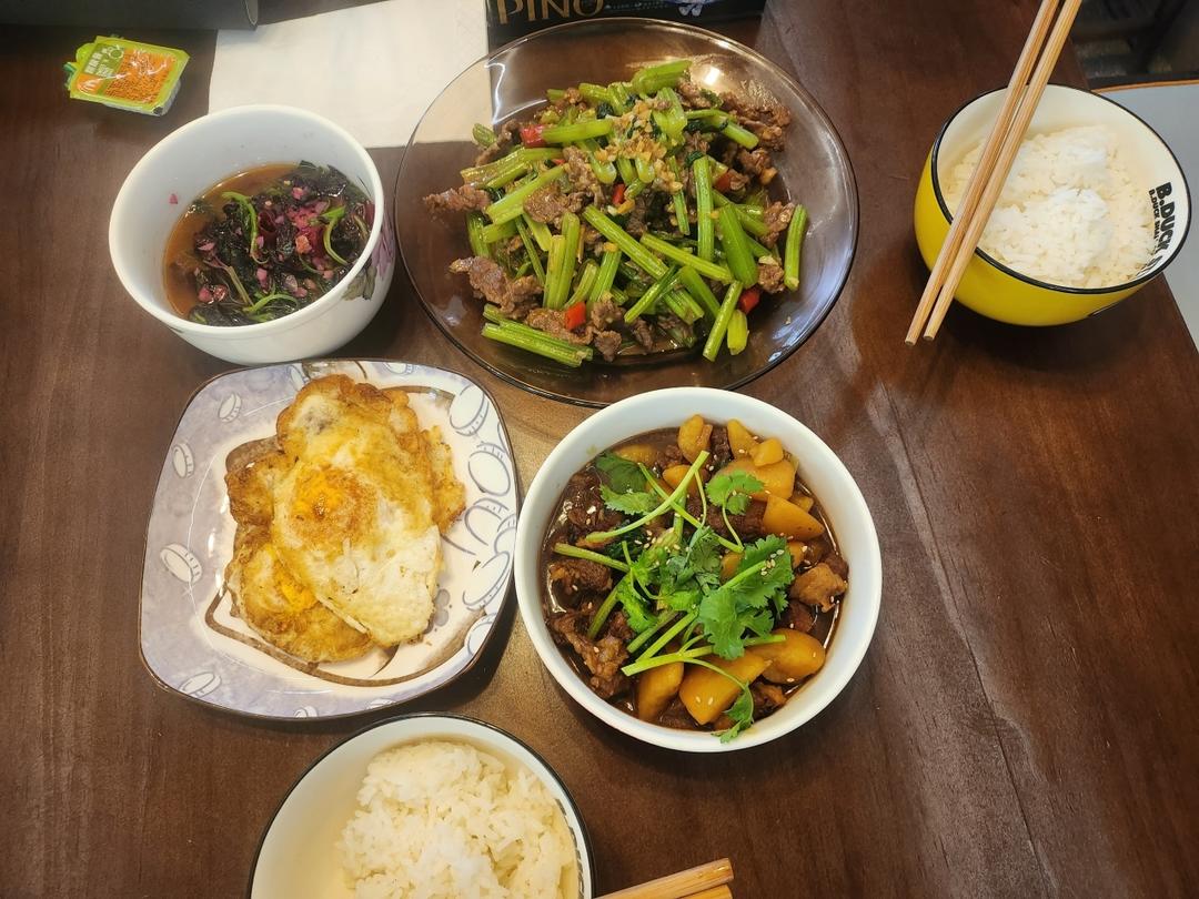 下饭神器又来了，试试这道芹菜炒牛肉！！