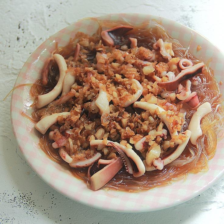 蒜蓉粉丝金针菇蒸鱿鱼