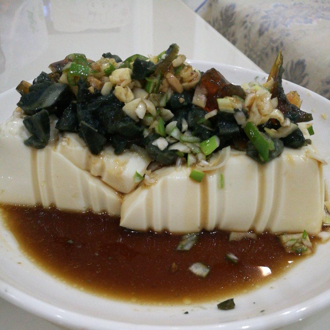 皮蛋拌豆腐