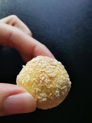 蛋黄椰丝球-君之版（减糖）附快速软化黄油方法的做法 步骤9