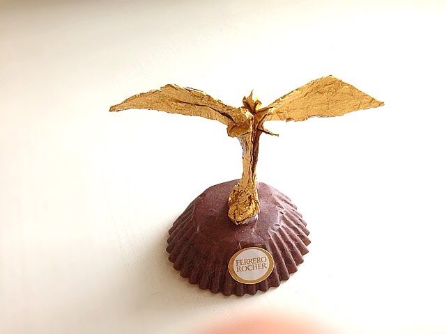 老公用费列罗的包装纸折的奥斯卡小金人