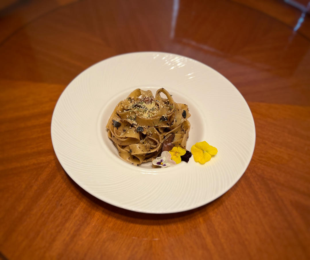 钱的味道：牛肝菌黑松露意面 Fettuccine with porcini mushroom and black truffle