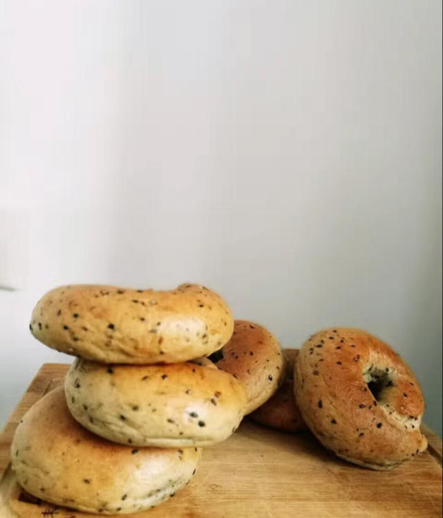 黑芝麻全麦贝果