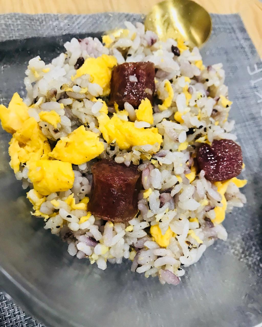 爆好吃的无敌腊肠炒饭