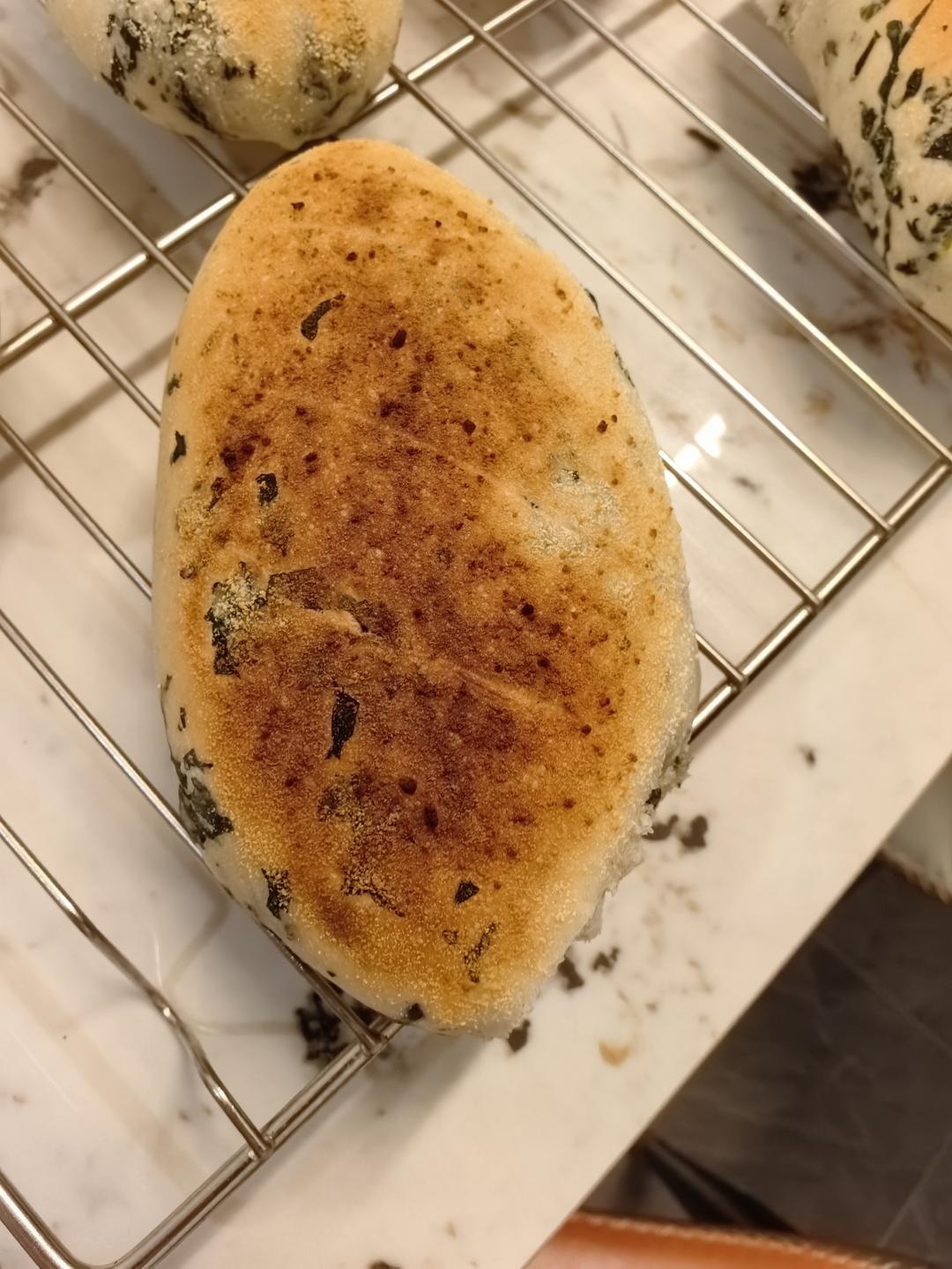 好吃不腻的咸口面包｜【全麦菠菜芝士面包】