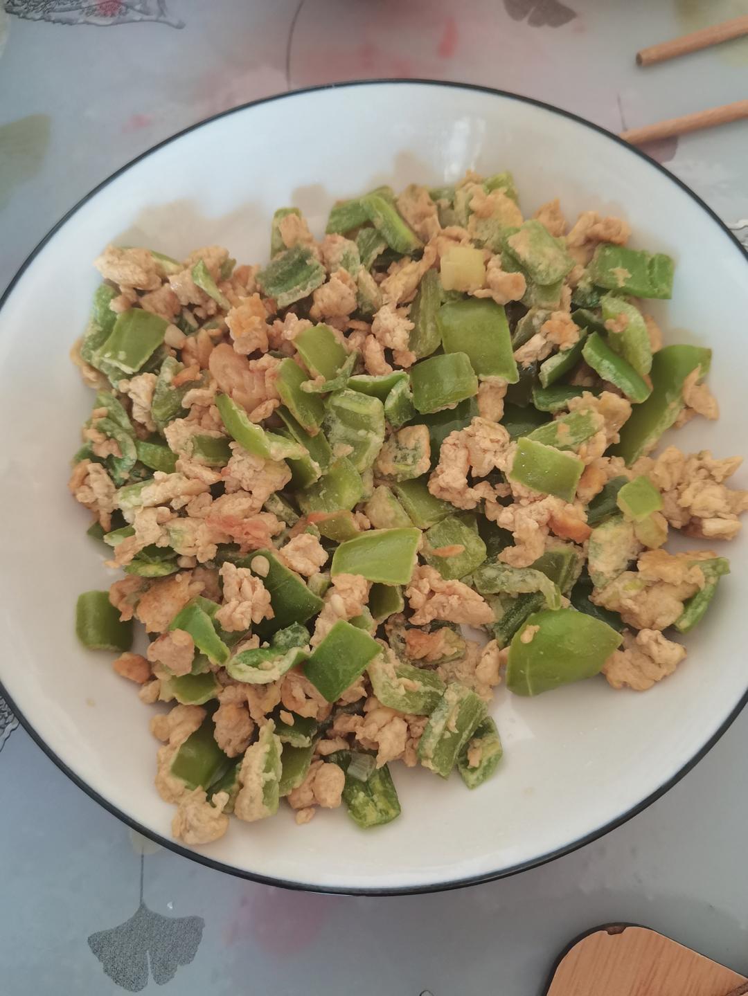 青椒炒蛋（线辣椒）