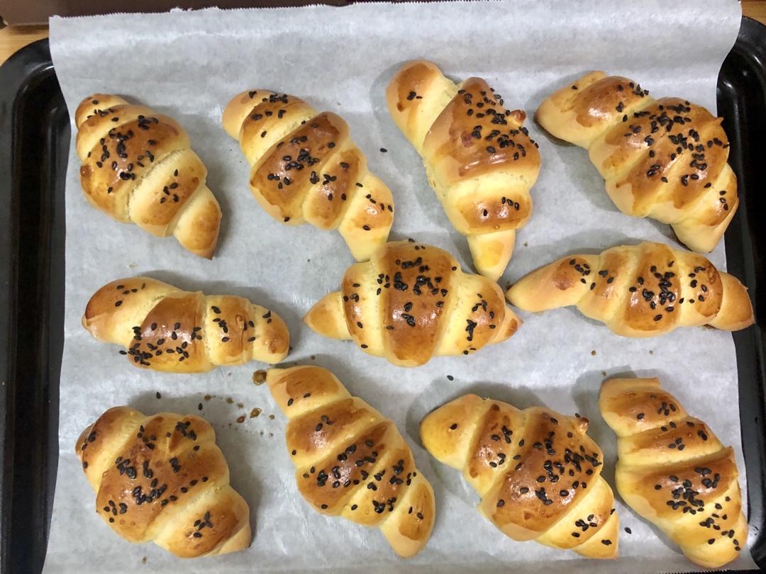 手揉小小牛角包🥐（牛奶面包配方）