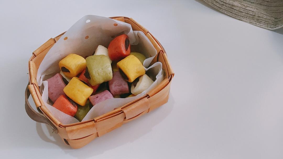 五彩奶香豆沙小馒头