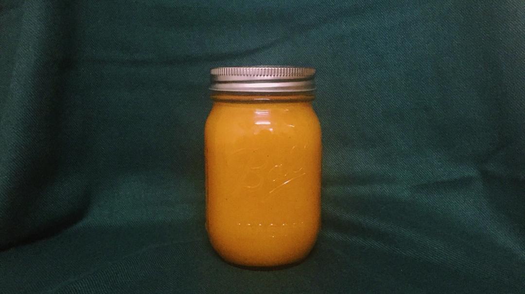 万圣节的蜂蜜肉桂南瓜汁