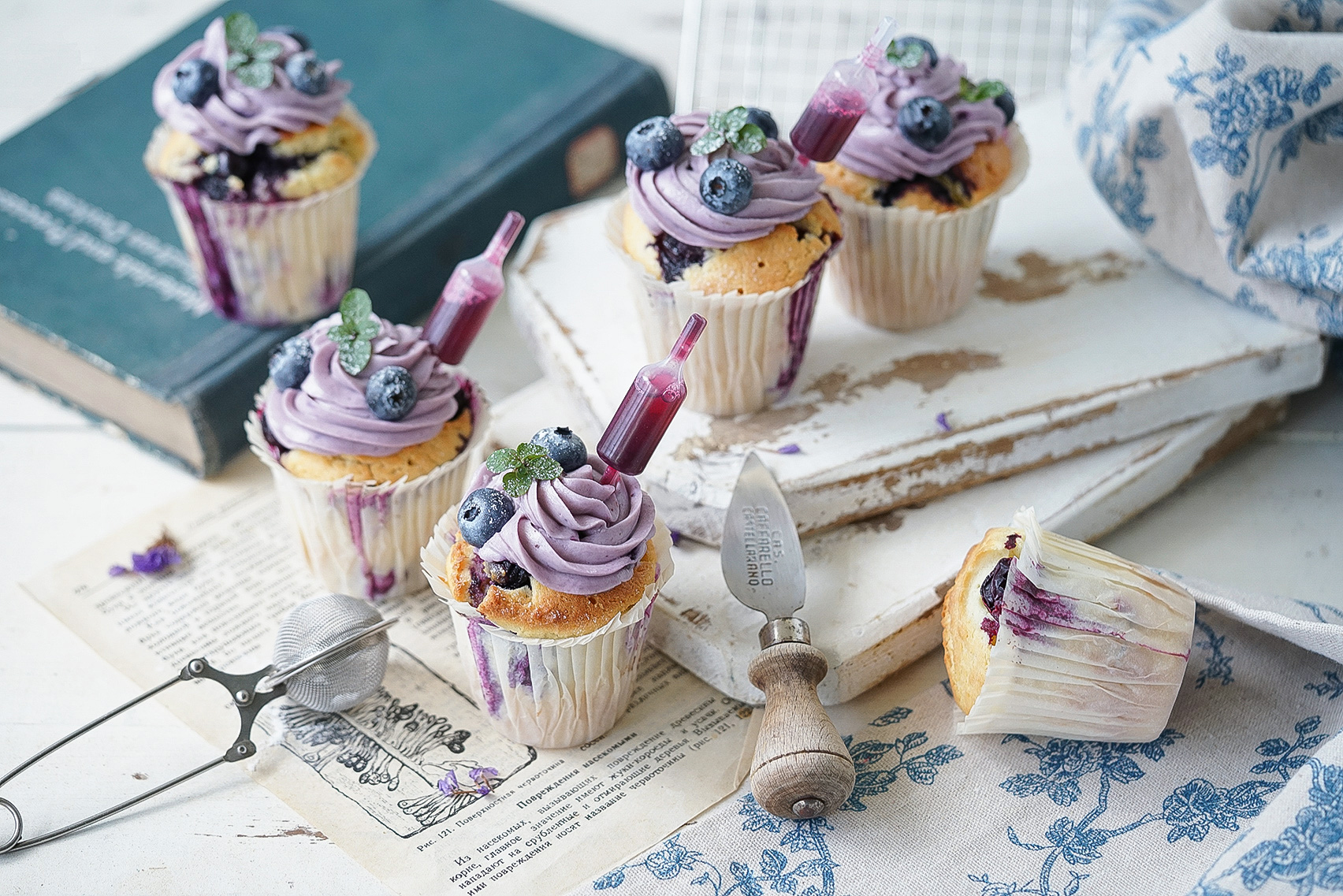 凯伍德厨师机食谱-爆浆蓝莓乳酪纸杯蛋糕的做法