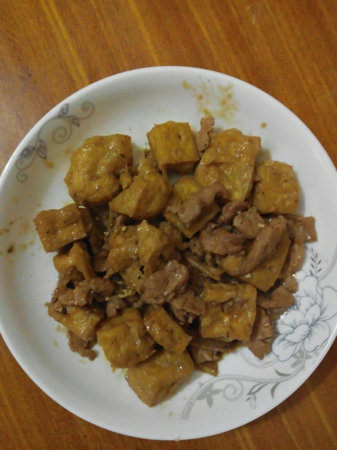 豆腐泡炒肉片