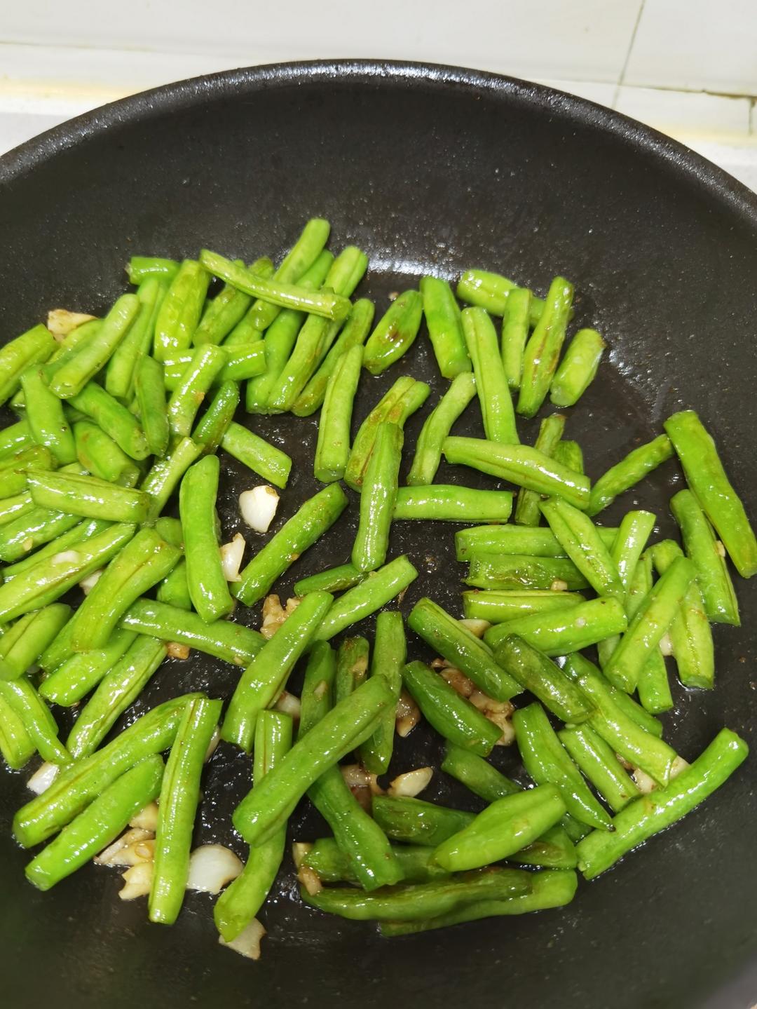 超简单的油焖扁豆角😋