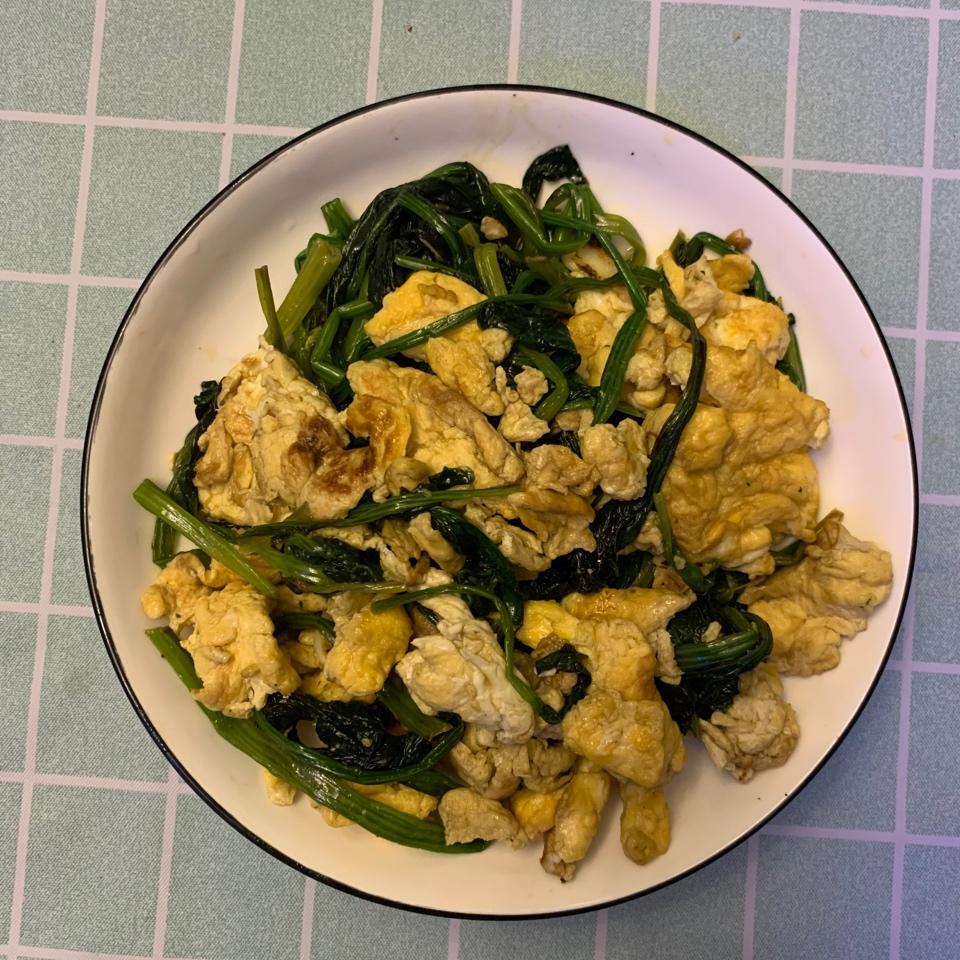 菠菜炒鸡蛋（味道香喷的秘诀）
