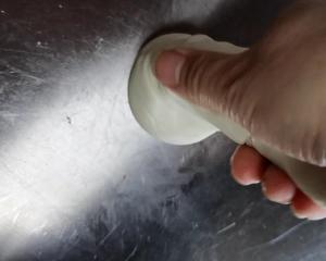 不用发酵快手油饼（少油、添加油渣）的做法 步骤9