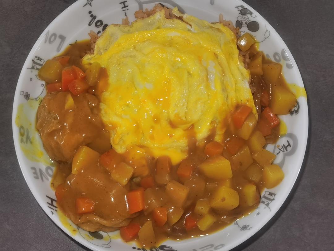 荤菜/主食：咖喱土豆胡萝卜油面筋塞肉+蛋包饭