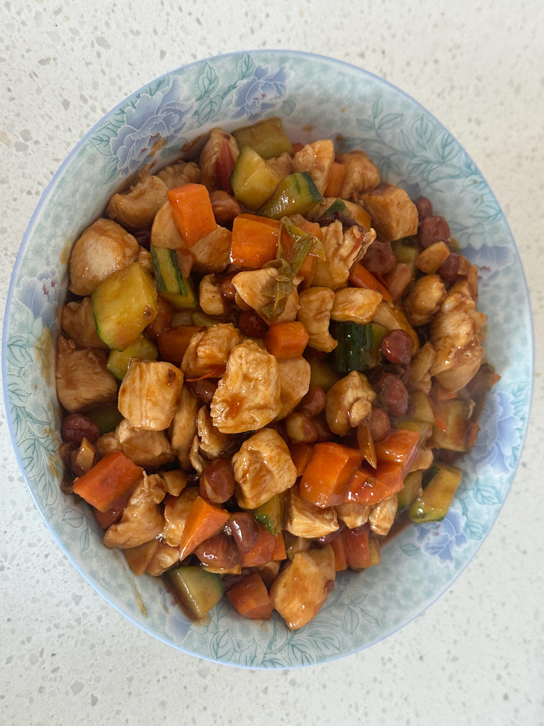 家常快手宫保鸡丁，小朋友也能吃的微辣版，小白也能复刻95%形似，90%味道！