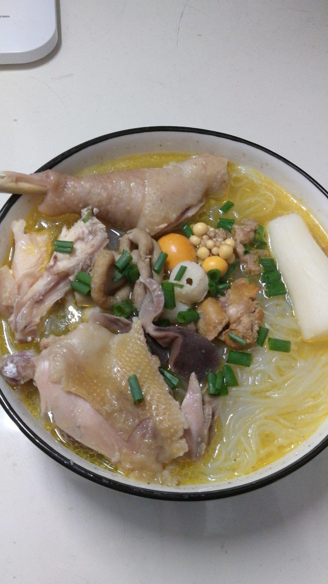 刘菲0273做的瓦罐粉丝鸡汤