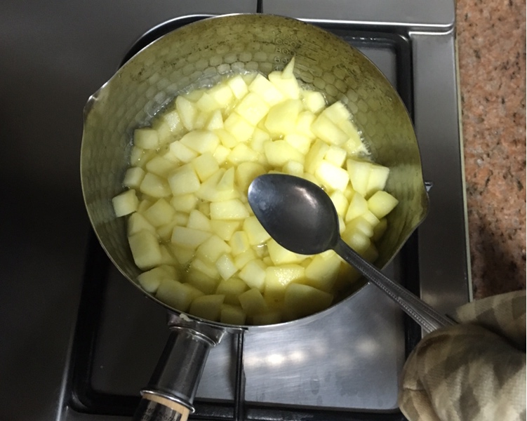 快手奶香苹果派的做法 步骤1