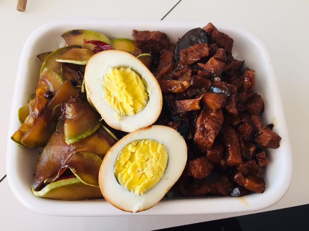 冬笋香菇卤肉饭（一碗饭俘获老公的胃）