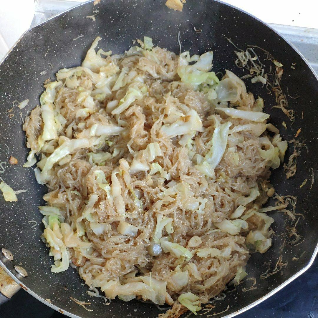 卷心菜炒粉丝 Glass noodles with Cabbage
