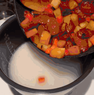 土豆腊肠焖饭的做法 步骤8